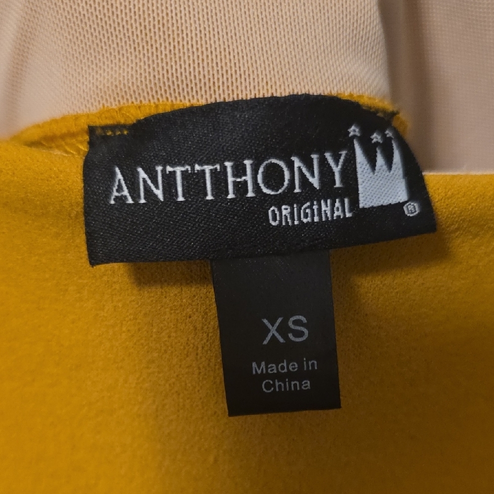 Antthony Mustard Yellow Capris - Picture 2 of 3